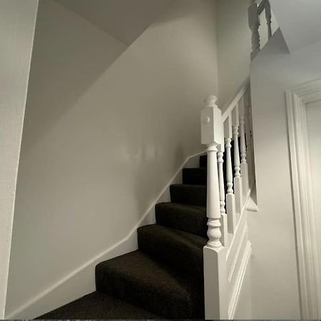 Modern Townhouse - 3 Bed 2.5 Bath 2 Private Gated Parking Villa Wellingborough Luaran gambar