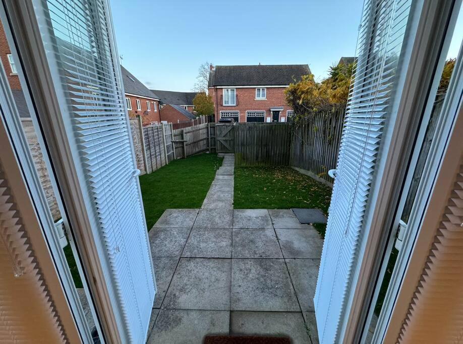 Modern Townhouse - 3 Bed 2.5 Bath 2 Private Gated Parking Villa Wellingborough Luaran gambar