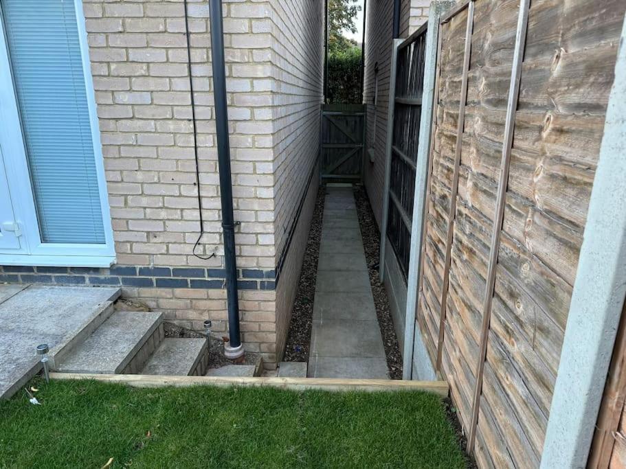 Modern Townhouse - 3 Bed 2.5 Bath 2 Private Gated Parking Villa Wellingborough Luaran gambar