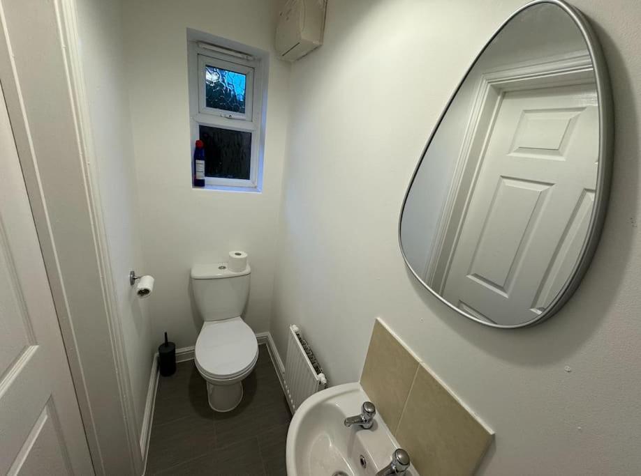 Modern Townhouse - 3 Bed 2.5 Bath 2 Private Gated Parking Villa Wellingborough Luaran gambar