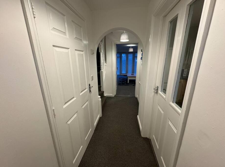 Modern Townhouse - 3 Bed 2.5 Bath 2 Private Gated Parking Villa Wellingborough Luaran gambar
