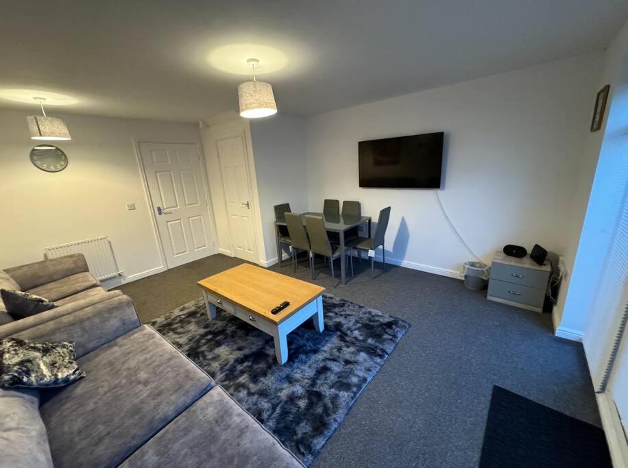 Modern Townhouse - 3 Bed 2.5 Bath 2 Private Gated Parking Villa Wellingborough Luaran gambar