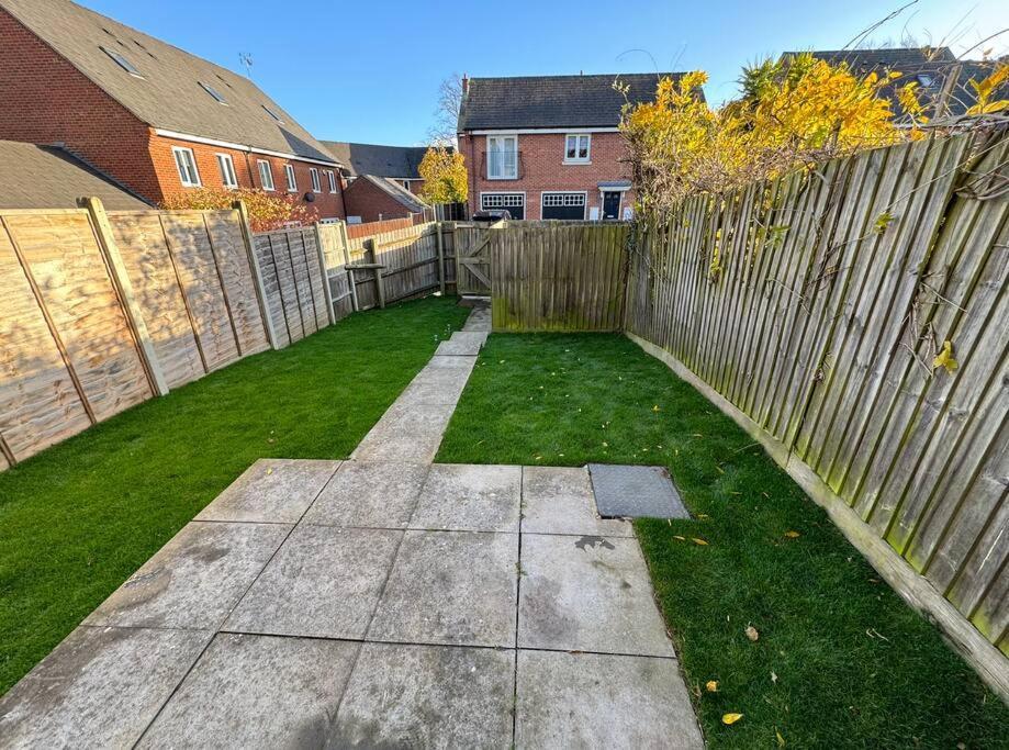 Modern Townhouse - 3 Bed 2.5 Bath 2 Private Gated Parking Villa Wellingborough Luaran gambar