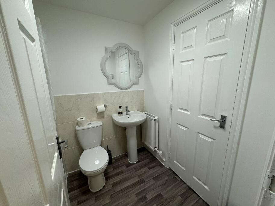 Modern Townhouse - 3 Bed 2.5 Bath 2 Private Gated Parking Villa Wellingborough Luaran gambar