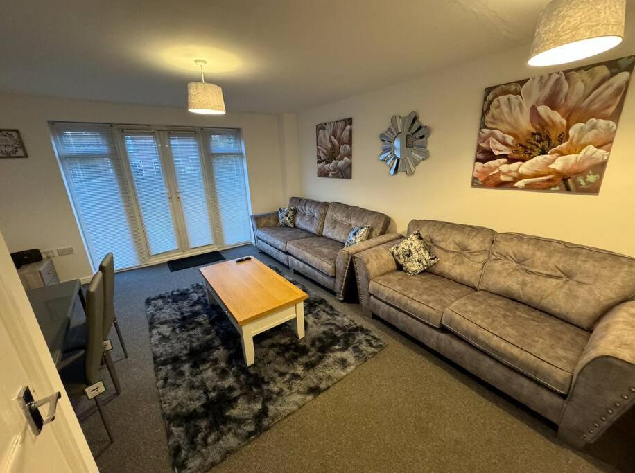 Modern Townhouse - 3 Bed 2.5 Bath 2 Private Gated Parking Villa Wellingborough Luaran gambar