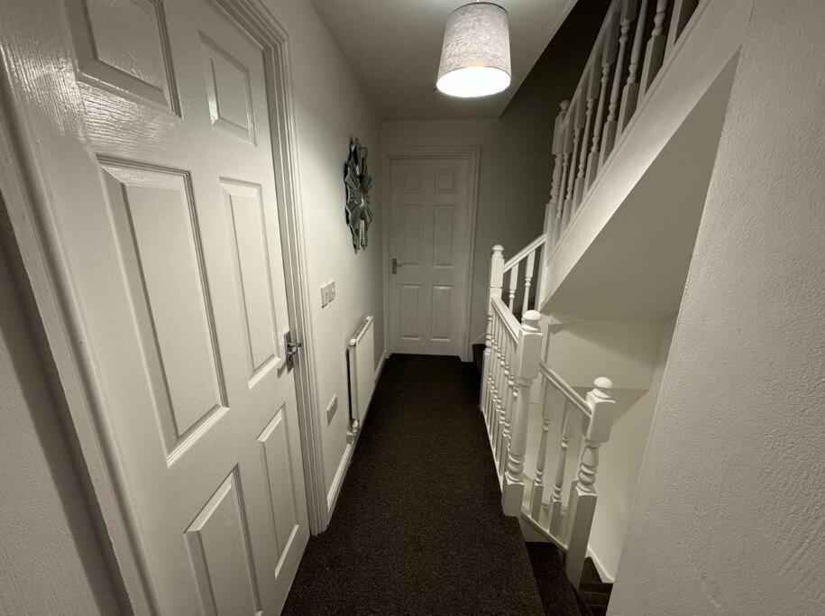 Modern Townhouse - 3 Bed 2.5 Bath 2 Private Gated Parking Villa Wellingborough Luaran gambar