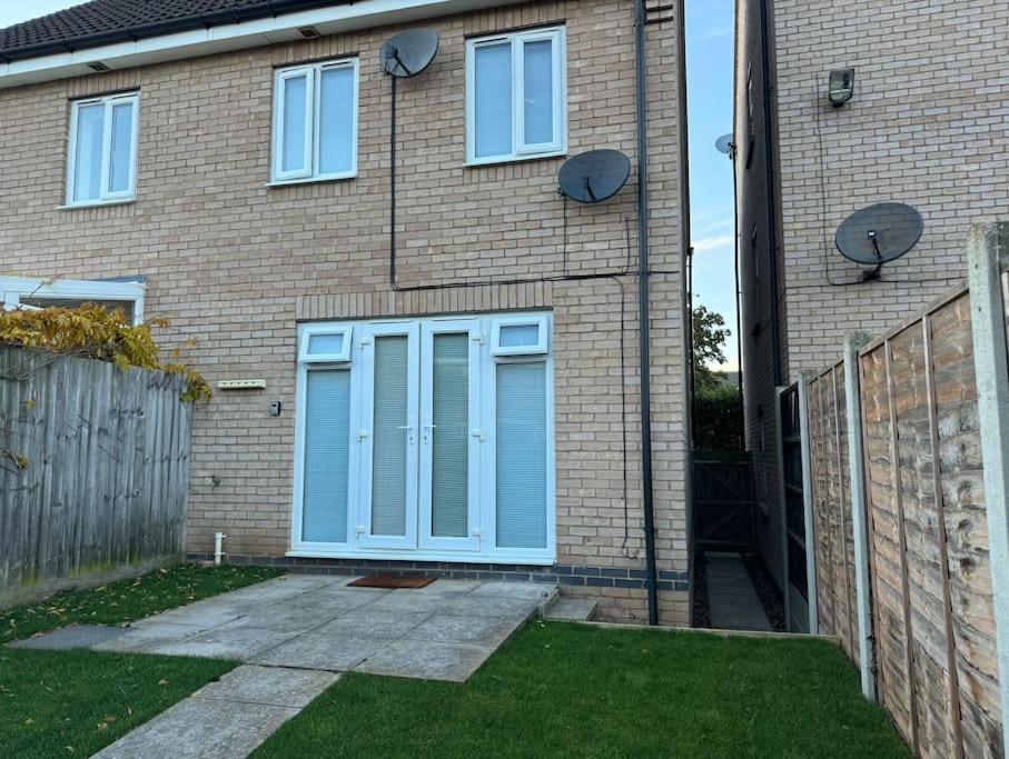 Modern Townhouse - 3 Bed 2.5 Bath 2 Private Gated Parking Villa Wellingborough Luaran gambar
