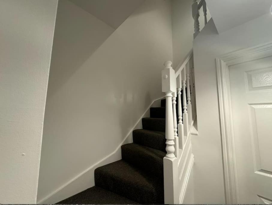 Modern Townhouse - 3 Bed 2.5 Bath 2 Private Gated Parking Villa Wellingborough Luaran gambar