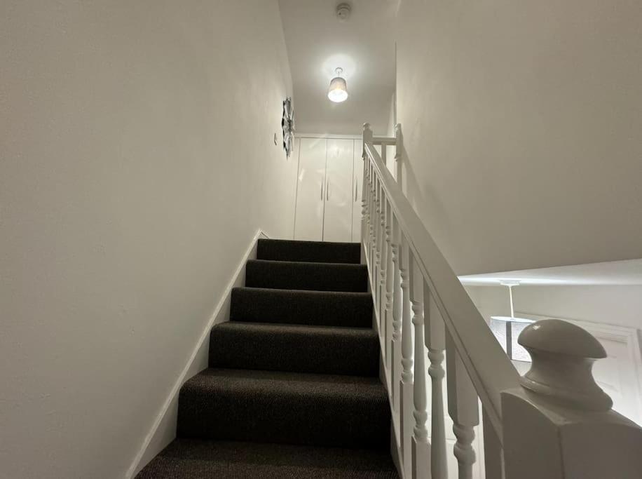 Modern Townhouse - 3 Bed 2.5 Bath 2 Private Gated Parking Villa Wellingborough Luaran gambar